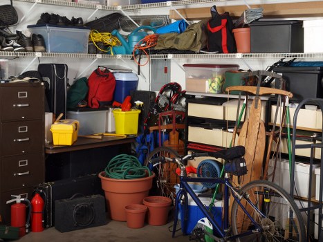 Comparison between DIY and professional junk removal